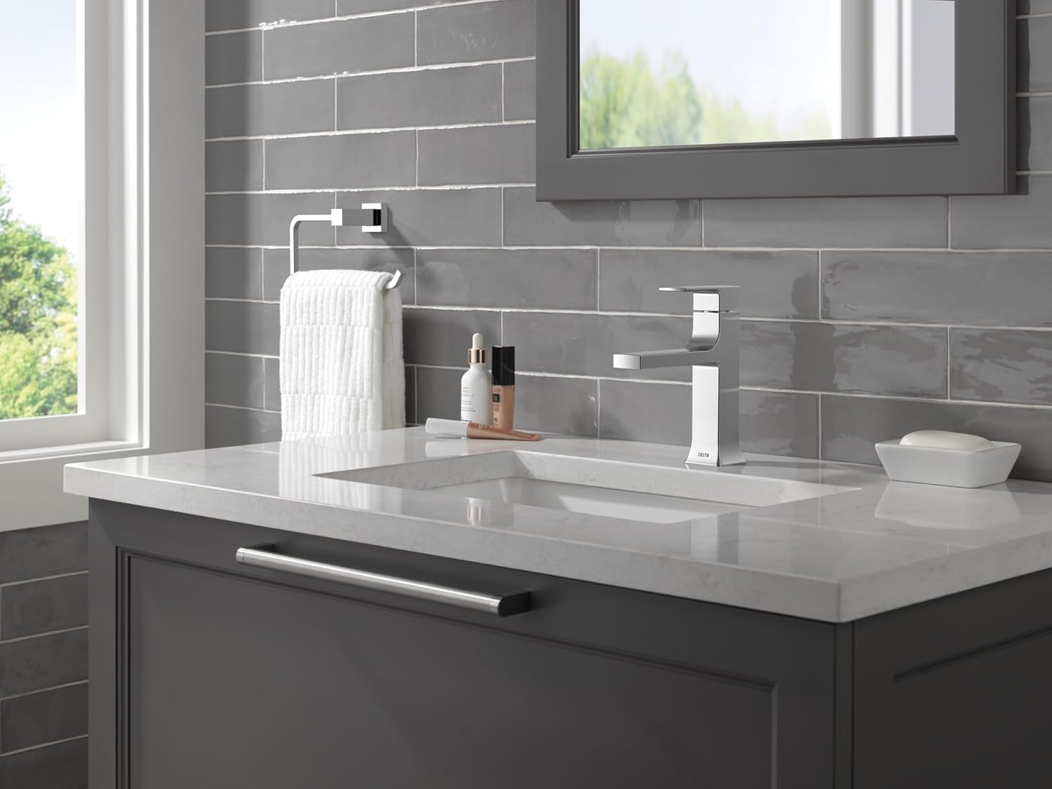 Delta Faucet Velum Towel Ring, Gold Bathroom Wall Mounted Ring, Hand Towel Ring, Towel Holder, Champagne Bronze IAO20846-CZ